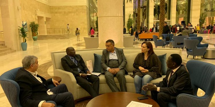 وفد حكومي أوغندي يزور مدينة صناعة الجلود بالعاشر من رمضان