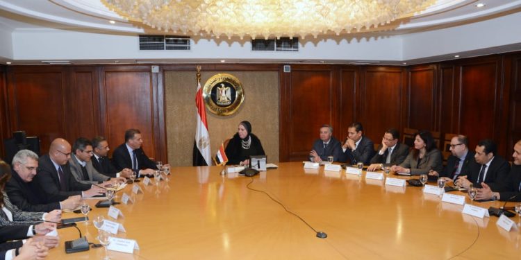 وزيرة الصناعة لأعضاء الغرفة الأمريكية : القطاع الخاص شريك رئيسي للحكومة في تنفيذ خطط التنمية الاقتصادية