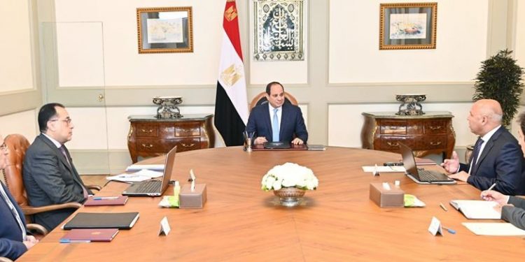 السيسي يتابع آخر مستجدات إنشاء القطار المكهرب ومونوريل العاصمة الجديدة