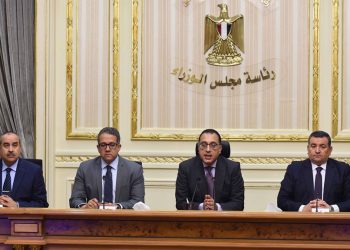 رئيس الوزراء : تعليق حركة الطيران في المطارات المصرية من ظهر الخميس المقبل حتى 31 مارس الجاري