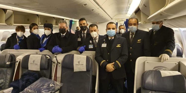 وزارة الطيران تسير ١٣٥ رحلة استثنائية لإجلاء ٢٤٧٥٠  من المصريين العالقين بالخارج