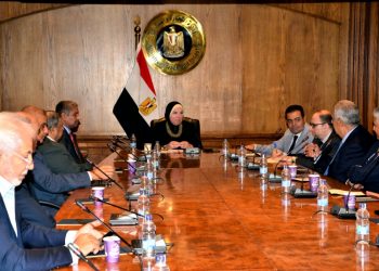 وزيرة الصناعة تبحث مع وفد جمعية رجال الاعمال البحرينية سبل تعزيز التعاون التجاري والاستثماري المشترك