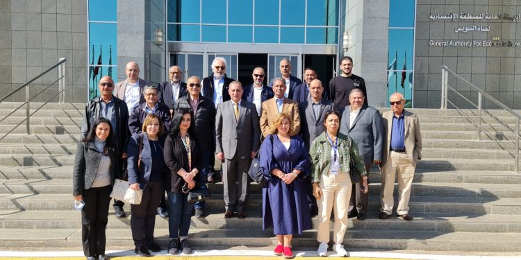 وفد بحريني يبحث الإستثمار في   اقتصادية قناة السويس