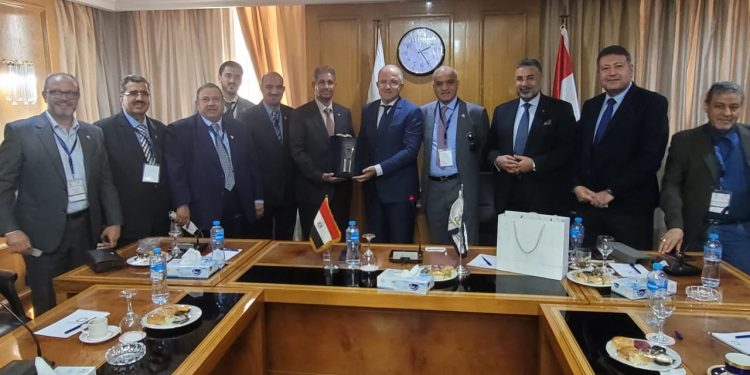 اتحاد الصناعات  يبحث فرص التعاون مع  وفد جمعية رجال الأعمال البحرينية