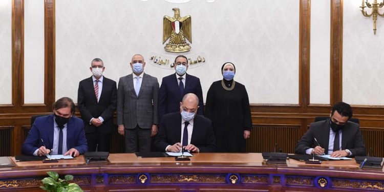 بي اس اتش الألمانية توقع عقد إنشاء مصنع جديد للأجهزة المنزلية في العاشر