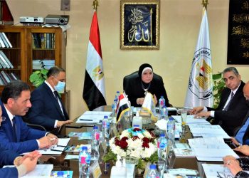 جامع تترأس اجتماع هيئة تنفيذ المشروعات الصناعية والتعدينية