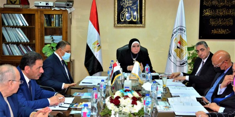 جامع تترأس اجتماع هيئة تنفيذ المشروعات الصناعية والتعدينية
