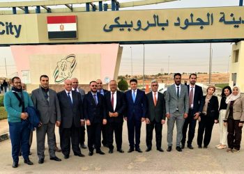 بالصور  .. وزير الصناعة الليبي يزور مدينة الروبيكي للجلود