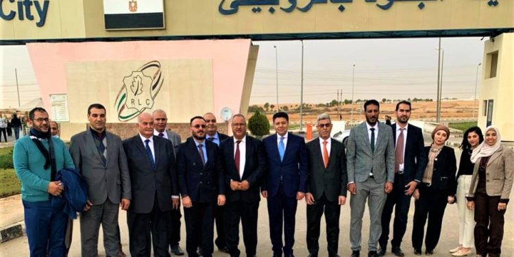 بالصور  .. وزير الصناعة الليبي يزور مدينة الروبيكي للجلود