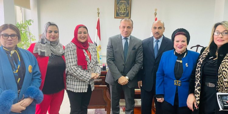 "العربي لسيدات الأعمال" يبحث مع "التمثيل التجاري" زيادة الصادرات لإفريقيا
