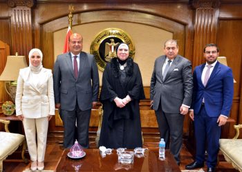 وزيرة الصناعة تبحث سبل زيادة الصادرات مع وفد غرفة التجارة العربية الامريكية