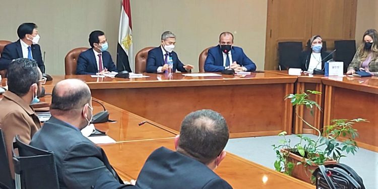 "التمثيل التجارى" يبحث مع رئيس اتحاد المستوردين الكوريين تعزيز الشراكة