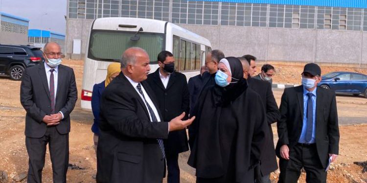 وزيرة الصناعة : الإنتهاء من إنشاءات الـ100 مصنع بالروبيكي .. الشهر المقبل