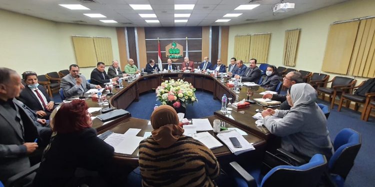 "مستثمرى العاشر " يتعاون مع "تحديث الصناعة" لتوسيع خدماته للمصانع خلال 2022