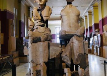 نقل 13 قطعة أثرية ضخمة إلى المتحف المصري الكبير