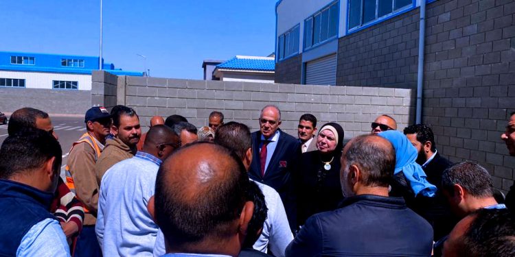 وزيرة الصناعة تستمع الى تحديات مستثمري "مجمع الصناعات الصغيرة بالغردقة"