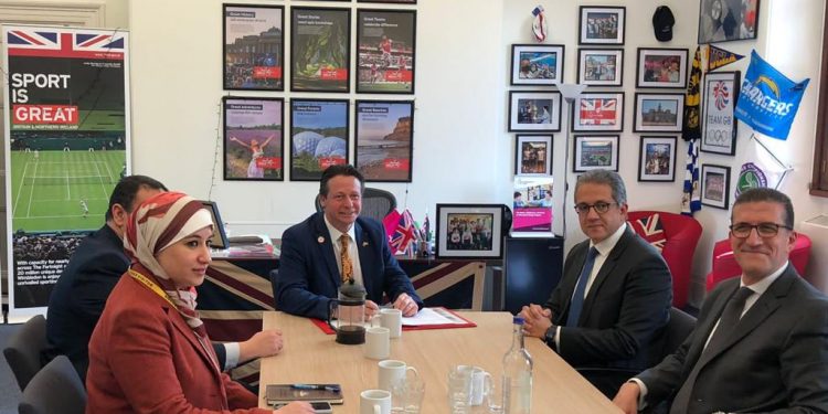 وزير السياحة يلتقي نظيره البريطاني في أولي لقاءاته الرسمية خلال زيارته بلندن