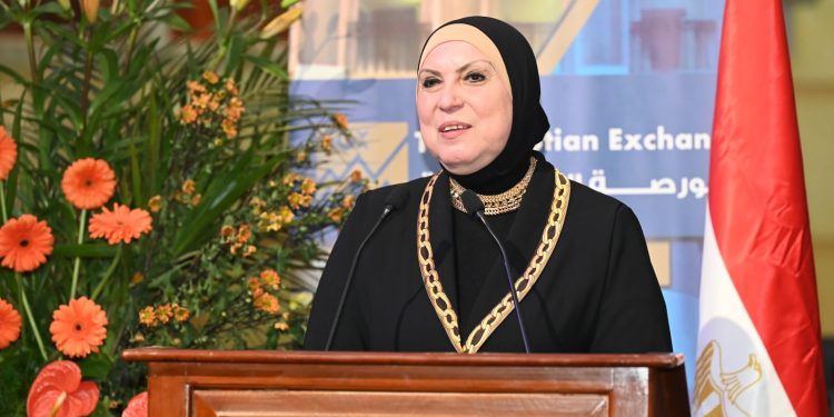 وزيرة الصناعة : منح 3904 رخصة بناء وتشغيل و 1737 سجل صناعي دائم ومحدد المدة