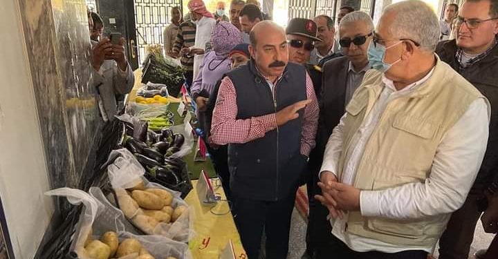 القصير يوجه بتوفير السلع الزراعية للمواطنين بأسعار مناسبة