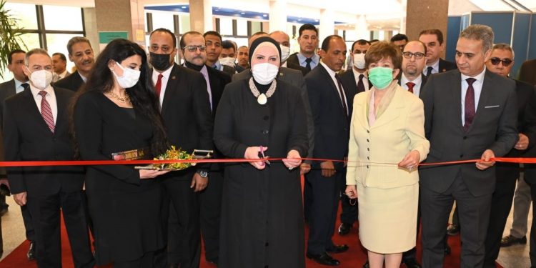 وزيرة الصناعة تفتتح فعاليات الدورة الـ55 لمعرض القاهرة الدولي
