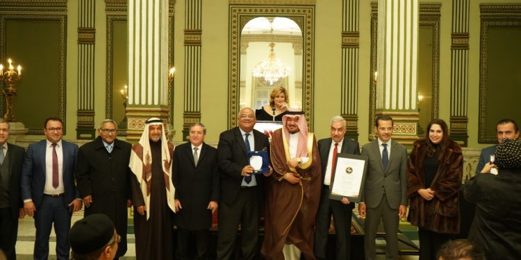 اتحاد المستشفيات العربية يكرم "الرعاية الصحية" وقيادات القطاع الصحي في مصر