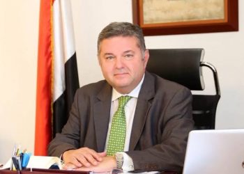 وزير قطاع الأعمال : 200 مليون دولار لتطوير “راكتا” للورق