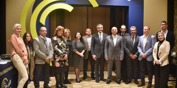 الرئيس التنفيذي للسيمنز يشييد بأحدث فروع البرج سكان