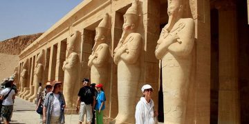 السياحة تطلق حملة ترويجية عالمية تحت شعار "سلام من مصر"