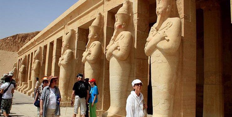 السياحة تطلق حملة ترويجية عالمية تحت شعار "سلام من مصر"