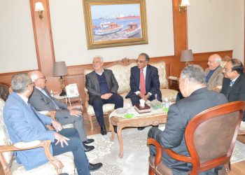 محافظ بورسعيد يستقبل مسئولي شركة سينمار