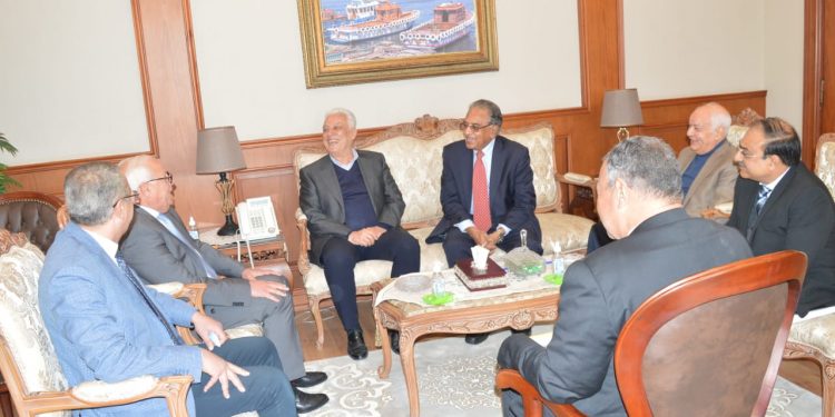 محافظ بورسعيد يستقبل مسئولي شركة سينمار