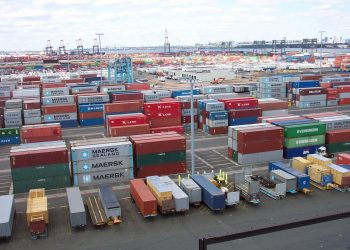 وزير المالية : إجراءات جديدة لحل أزمة تكدس السلع بالموانئ خلال يومين