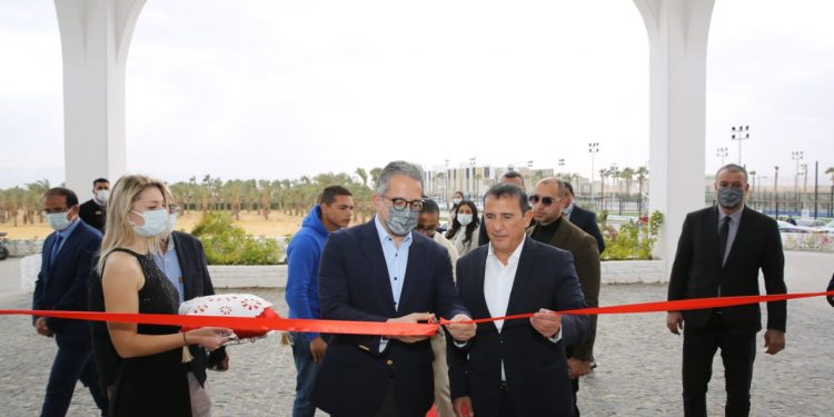 وزير السياحة يفتتح فندق تانوك بمنتجع أزهى السخنة باستثمارات 250 مليون جنيه