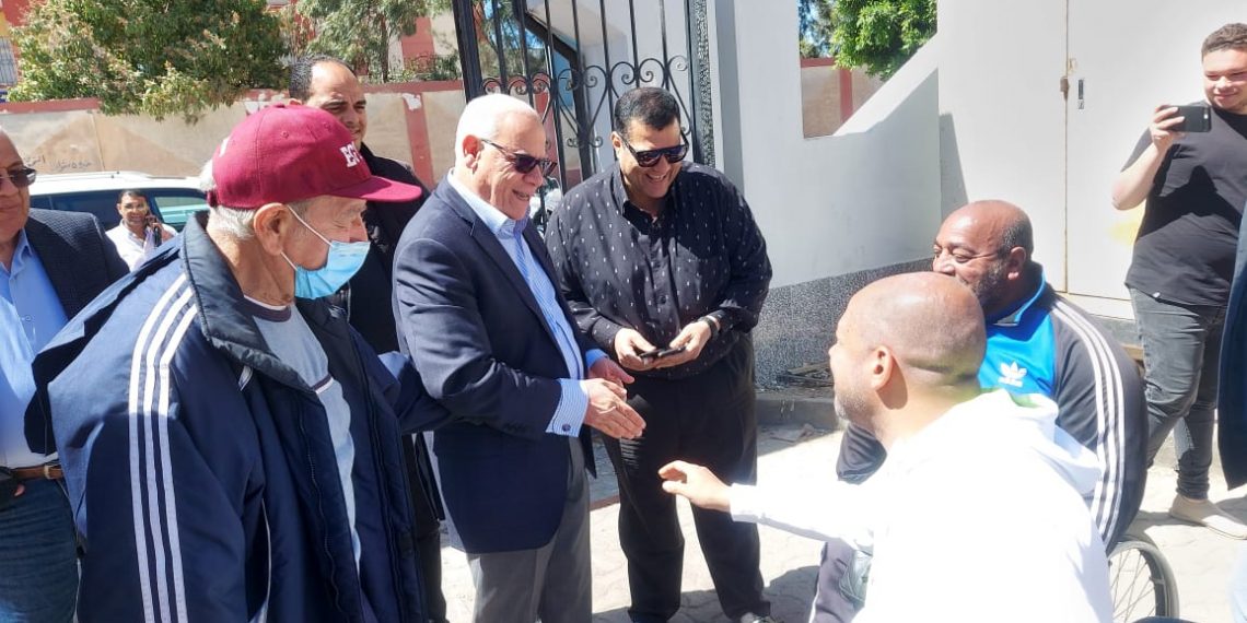 محافظ بورسعيد يتفقد مع رئيس اتحاد الشركات صالة نادي الحرية لذوي الإحتياجات الخاصة