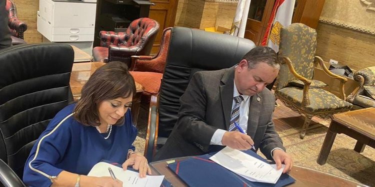 التصديري للملابس يتعاون مع مصلحة الجمارك لتسهيل نفاذ الصادرات