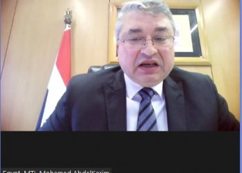 مدير مركز تحديث الصناعة يشارك في الندوة الافتراضية للغرفة الاسلامية