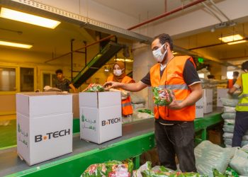 10 آلاف كرتونة رمضان من بى تك للأسر المستحقة بالشراكة مع بنك الطعام