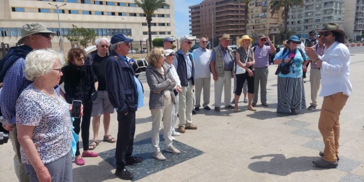 جولة لعدد من السائحين الأجانب بمدينة بورسعيد