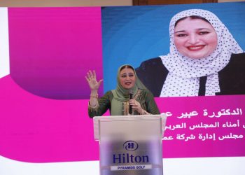 رئيسة المجلس العربي لسيدات الأعمال تكرم 50 امرأة الأكثر تأثيراً في خدمة المجتمع