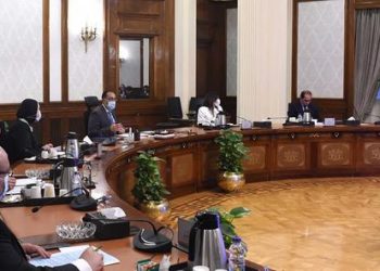 مدبولى يكلف "التنمية الصناعية" بإختصار الإجراءات المطلوبة لإصدار التراخيص