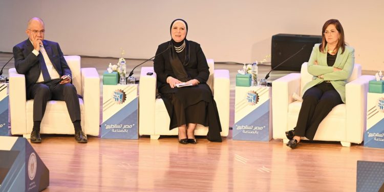 نيفين جامع : 982 مليار جنيه قيمة الناتج الصناعي خلال عام 2021