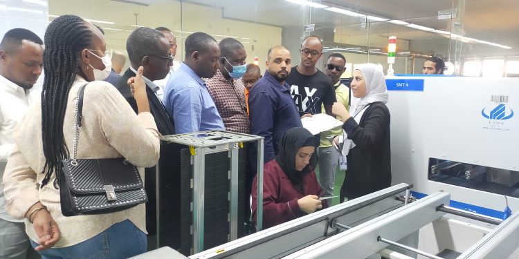 جمعية مستثمري بدر تنظم جولة بمصانع المدينة لوفد رواندي يضم 74 رجل أعمال