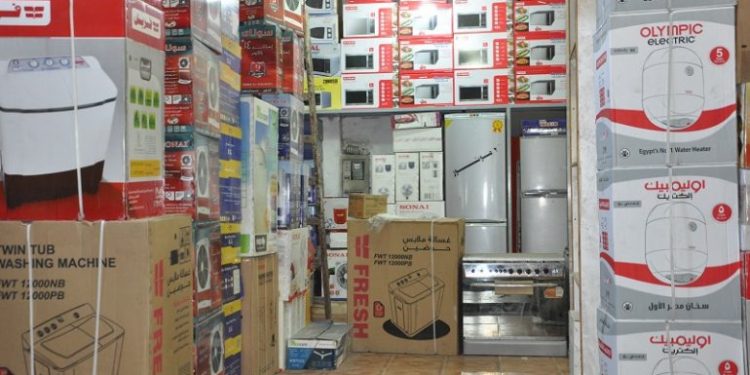 "الغرف التجارية" تكشف انخفاض "الأوفر برايس" في سوق الأجهزة الكهربائية
