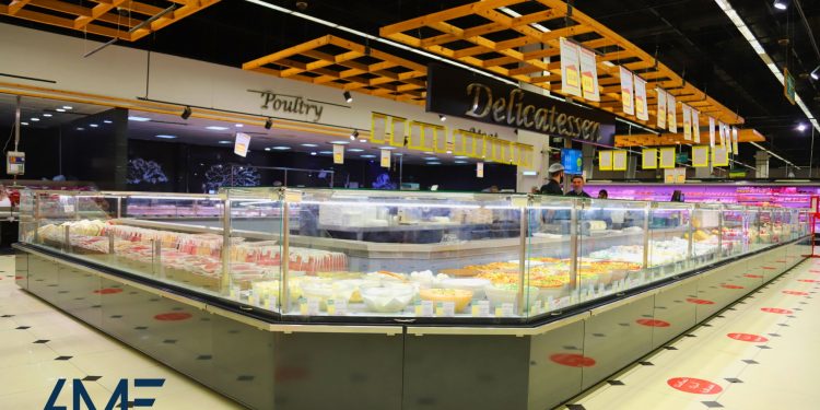 الميكانيكيون العرب تورد ثلاجات عرض التبريد والتجميد لهايبر ماركت Spinneys