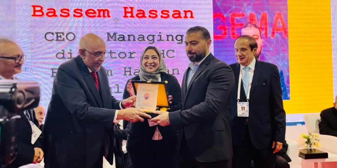 تكريم المهندس باسم حسن في المعرض الدولي للتبريد والتكييف HVAC