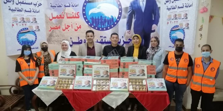 توزيع «هدية الرئيس» من كعك العيد على أهالي الطالبية برعاية «مستقبل وطن»