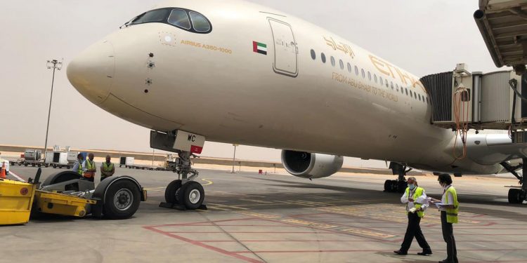 مصر للطيران تتعاون مع طيران الاتحاد في تقديم خدمات الصيانة اليومية 