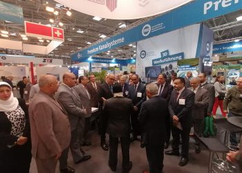 وزير الإسكان يوجه بتوطين الصناعات المتعلقة بقطاع مياه الشرب والصرف الصحي في مصر