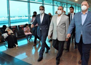 وزير الطيران يتابع انتظام التشغيل في مطار القاهرة