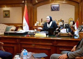 وزيرة الصناعة